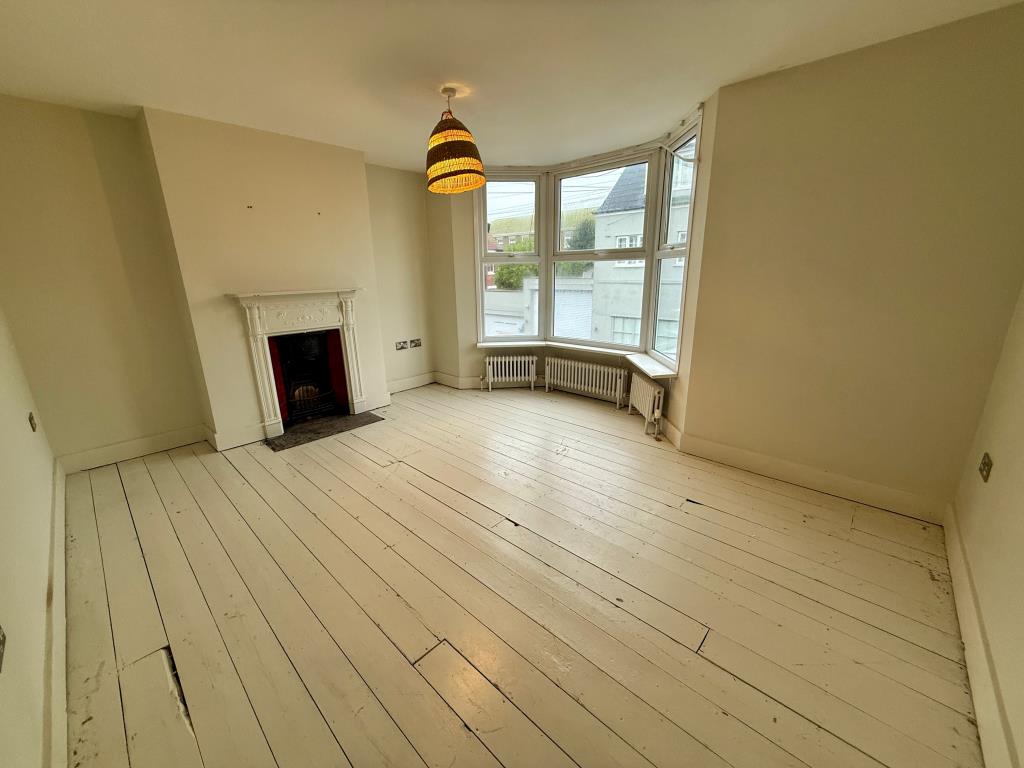 Lot: 138 - EXTENDED MID-TERRACE HOUSE IN TOWN CENTRE - Bedroom one